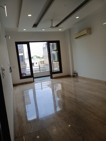 Room in 4 BHK Builder Floor at Maharani Bagh – for Rent