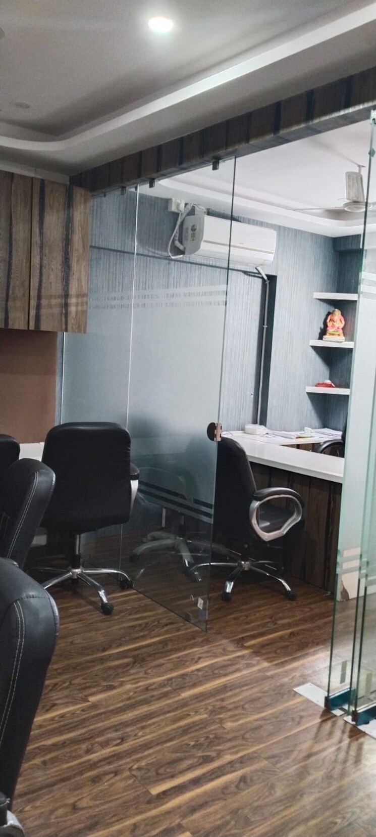 Team Area, goyal-palladium Commercial Office Space 685 Sq.Ft. In Makarba Ahmedabad 9616326