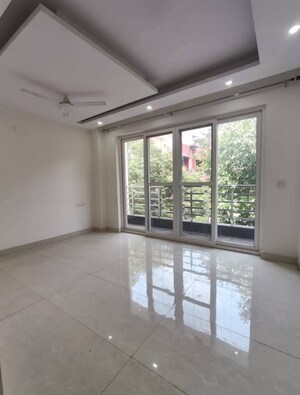 Room in 3 BHK Builder Floor at Malviya Nagar – for Rent