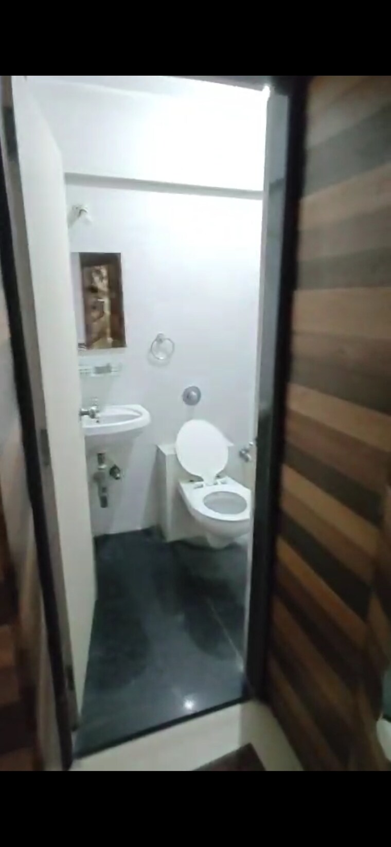 Bathroom, shiv-shivam-apartment 3 Bedroom 950 Sq.Ft. Apartment In Andheri West Mumbai 9616412