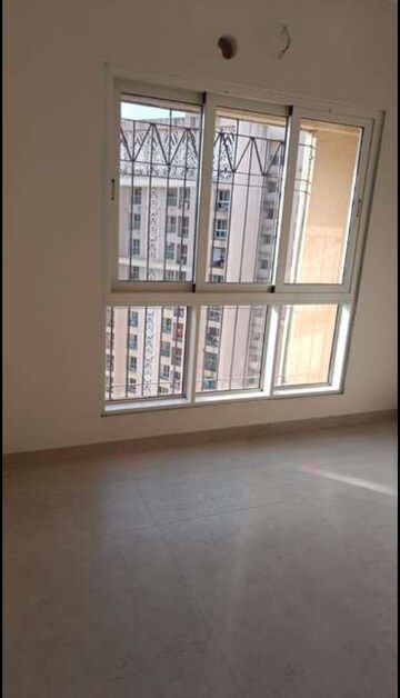 Room in 2 BHK Apartment at Dosti West County Phase 4 Dosti Pine, Balkum Pada – for Sale