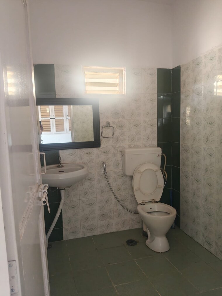 Bathroom, indiranagar 2 Bedroom 1100 Sq.Ft. Builder Floor In Indiranagar Bangalore 9616432