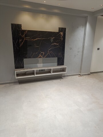 Room in 2 BHK Builder Floor at Samridhi Luxury Homes, Baraula – for Rent