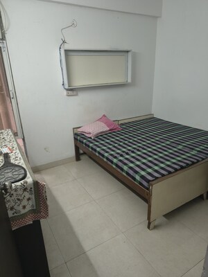 Furnished Amenities in 2 BHK Apartment at Signature Global Andour Height, Sector 71 – for Rent