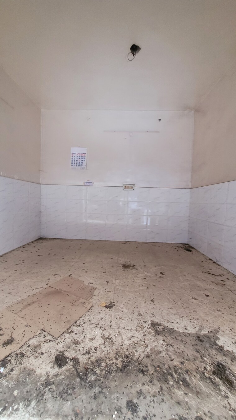 Team Area, dilshad garden Commercial Shop 120 Sq.Ft. In Dilshad Garden Delhi 9616552