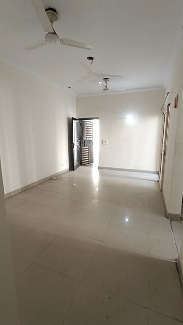 Room in 2 BHK Apartment at Antriksh Golf View, Sector 78 – for Rent