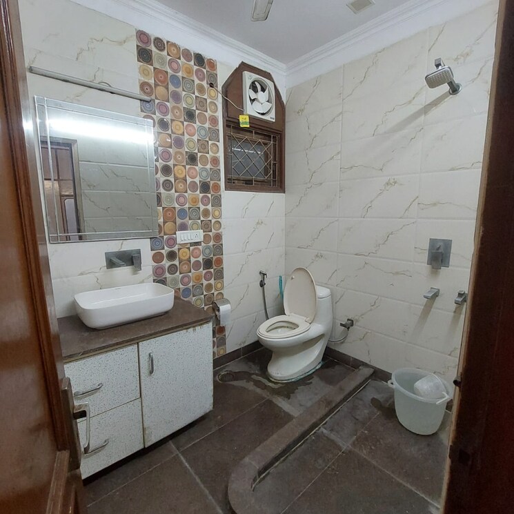 Bathroom, lajpat nagar 3 Bedroom 1800 Sq.Ft. Independent House In Lajpat Nagar Delhi 9616581