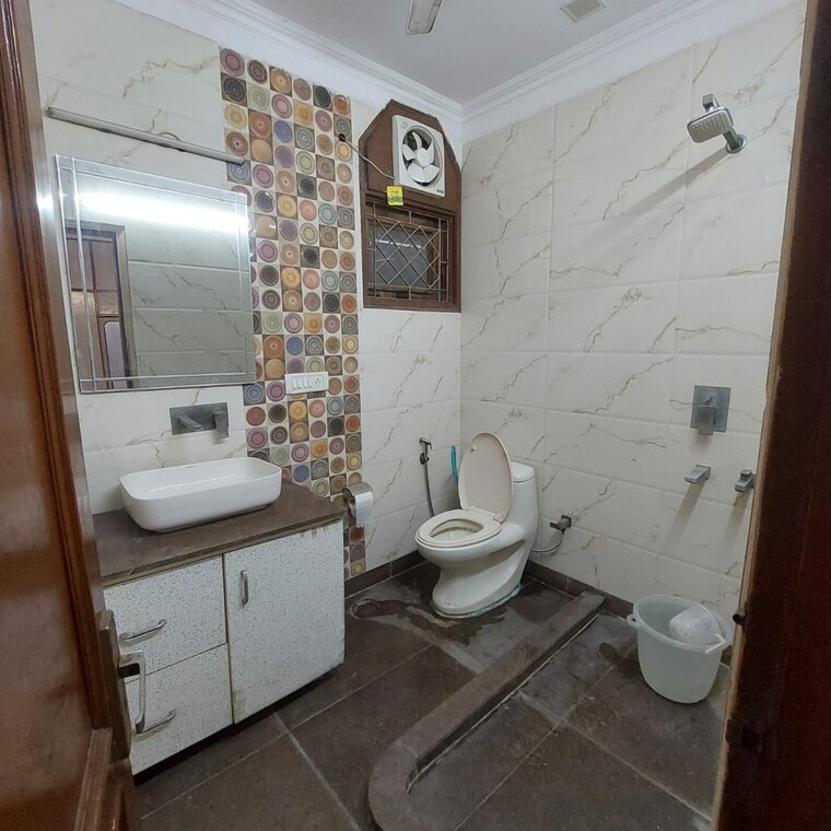Bathroom, lajpat nagar 3 Bedroom 1800 Sq.Ft. Independent House In Lajpat Nagar Delhi 9616581