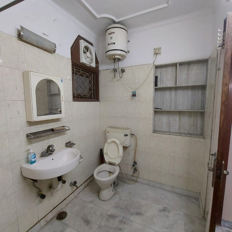 Bathroom, lajpat nagar 3 Bedroom 1800 Sq.Ft. Independent House In Lajpat Nagar Delhi 9616581