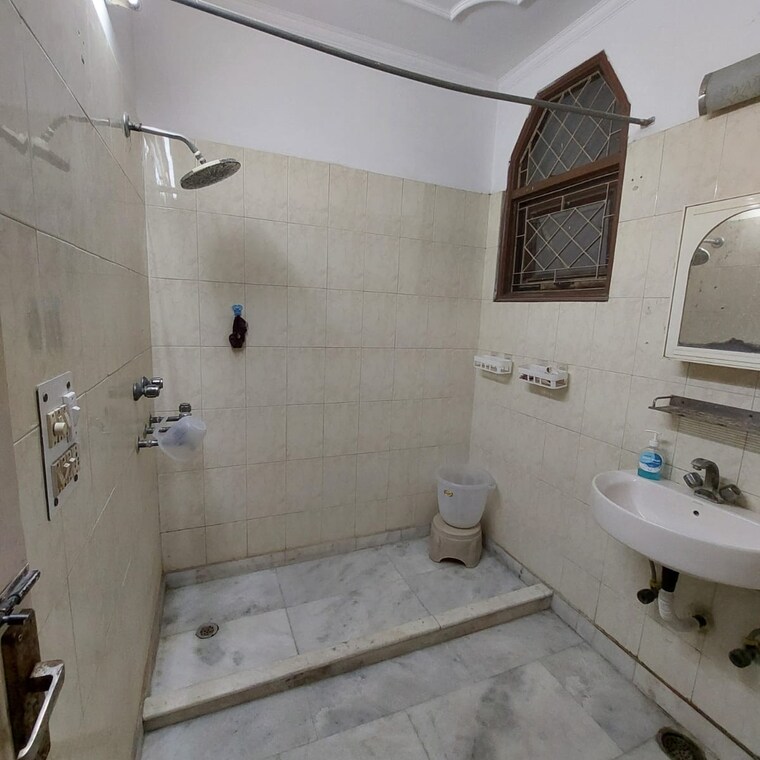 Bathroom, lajpat nagar 3 Bedroom 1800 Sq.Ft. Independent House In Lajpat Nagar Delhi 9616581