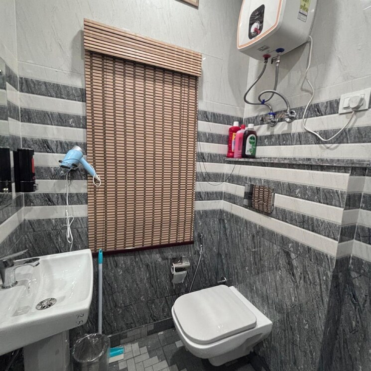 Team Area, lajpat nagar 3 Bedroom 1800 Sq.Ft. Independent House In Lajpat Nagar Delhi 9616581