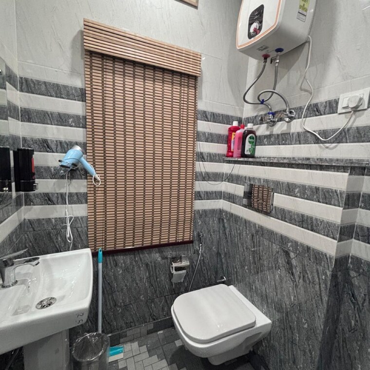 Team Area, lajpat nagar 3 Bedroom 1800 Sq.Ft. Independent House In Lajpat Nagar Delhi 9616581