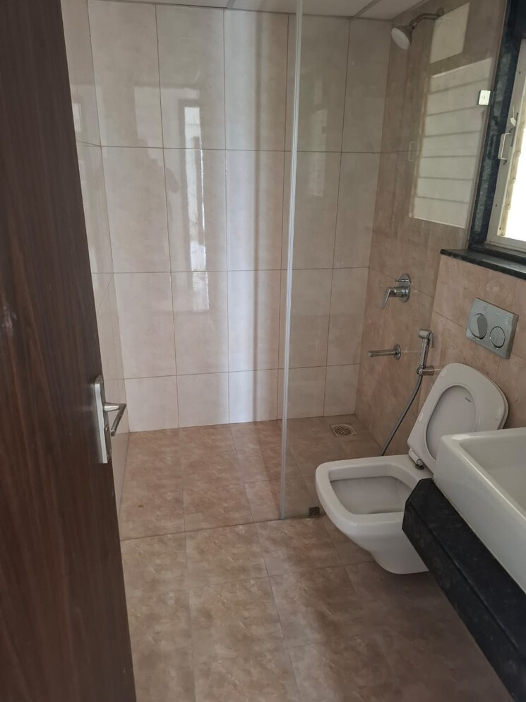 Bathroom, kolte-patil-beryl 3 Bedroom 1555 Sq.Ft. Apartment In Kharadi Pune 9616582