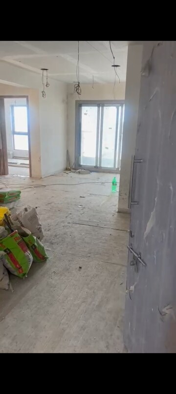 Room in 3 BHK Apartment at Siddha Seabrook, Kandivali West – for Rent