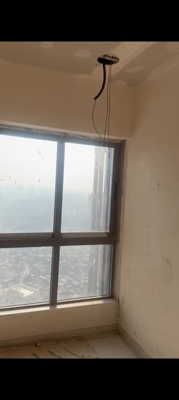 Room in 3 BHK Apartment at Siddha Seabrook, Kandivali West – for Rent