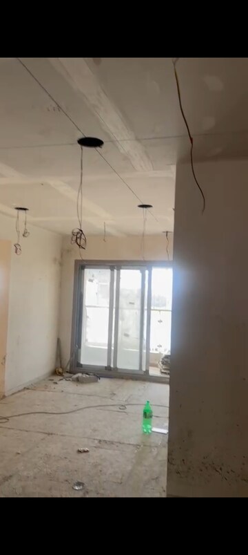 Room in 3 BHK Apartment at Siddha Seabrook, Kandivali West – for Rent