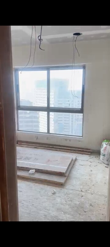 Room in 3 BHK Apartment at Siddha Seabrook, Kandivali West – for Rent