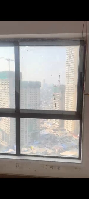 Room in 3 BHK Apartment at Siddha Seabrook, Kandivali West – for Rent