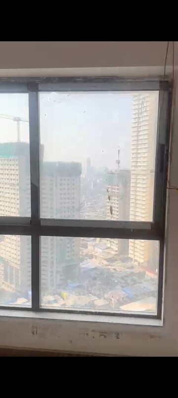 Room in 3 BHK Apartment at Siddha Seabrook, Kandivali West – for Rent