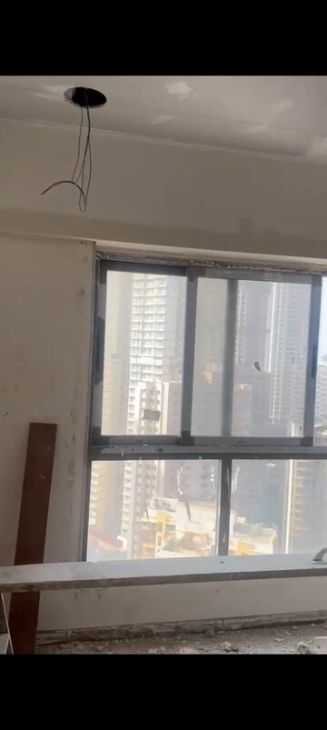 Room in 3 BHK Apartment at Siddha Seabrook, Kandivali West – for Rent