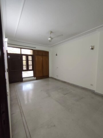 Room in 6+ BHK Independent House at Boutique Residential Apartments C-253, Defence Colony – for Sale