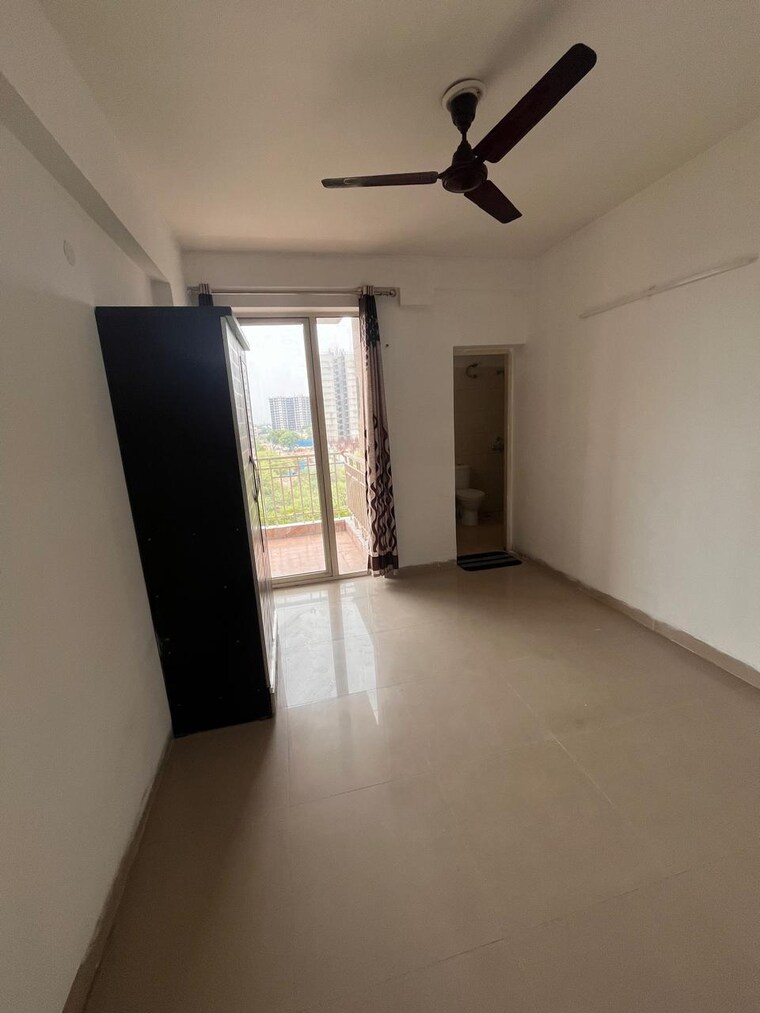 Room, puri-pratham 3 Bedroom 914 Sq.Ft. Apartment In Sector 84 Faridabad 9616657
