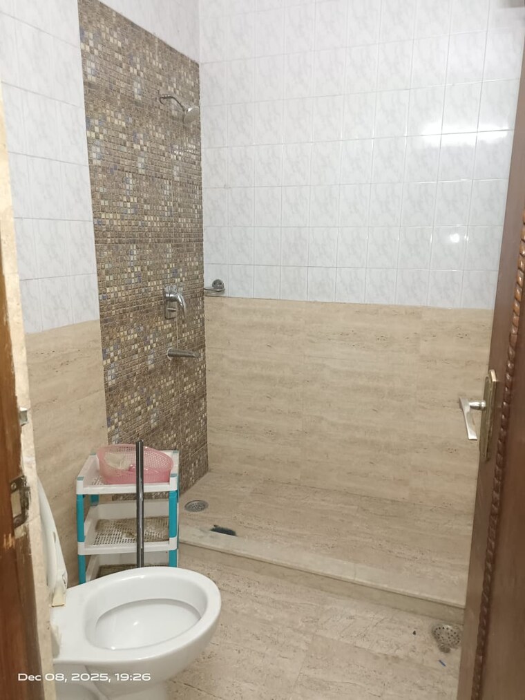 Bathroom, sarvapriya vihar 3 Bedroom 156 Sq.Mt. Builder Floor In Sarvapriya Vihar Delhi 9616652