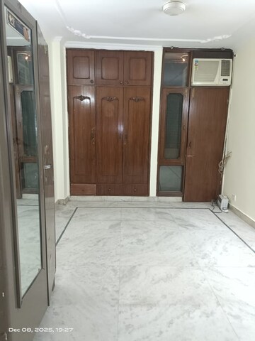 Room in 3 BHK Builder Floor at Sarvapriya Vihar – for Rent