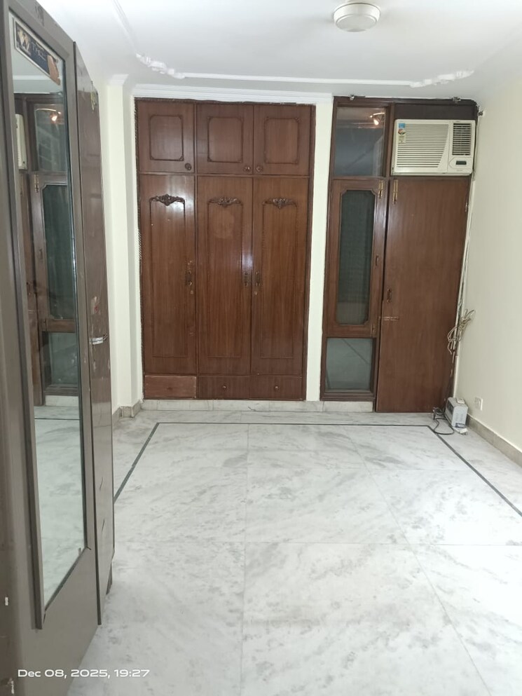 Room, sarvapriya vihar 3 Bedroom 156 Sq.Mt. Builder Floor In Sarvapriya Vihar Delhi 9616652