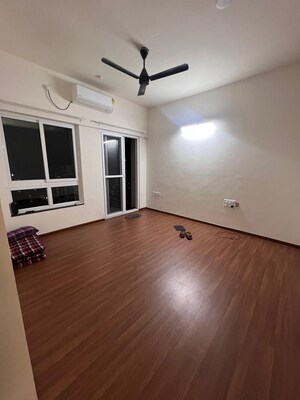 Room in 2 BHK Apartment at Puravankara Silversands, Mundhwa – for Rent