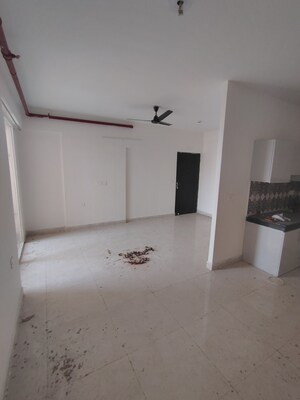 Room in 3 BHK Apartment at Signature Global Golf Greens, Sector 79 – for Rent