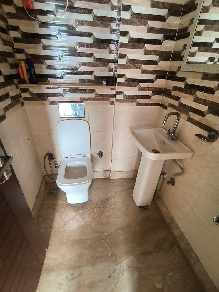 Attached Bathroom, anand niketan 3 Bedroom 400 Sq.Yd. Builder Floor In Anand Niketan Delhi 9616698