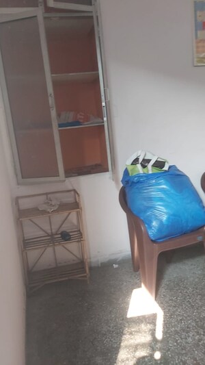 Furnished Amenities in 1.5 BHK Apartment at Uma Cooperative Society, Mayur Vihar 1 – for Rent