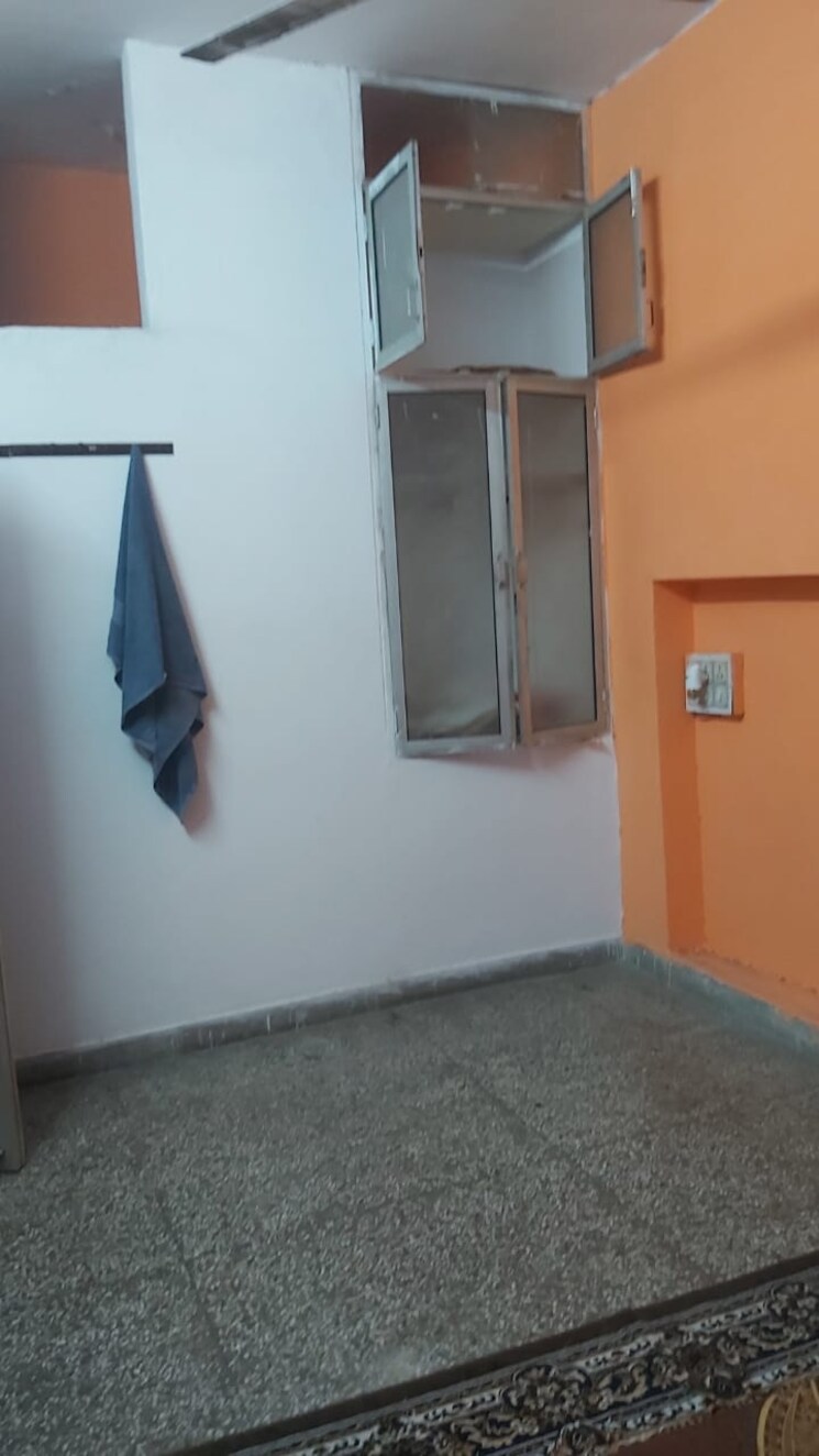 Room, uma-cooperative-society 1.5 Bedroom 650 Sq.Ft. Apartment In Mayur Vihar 1 Delhi 9616720