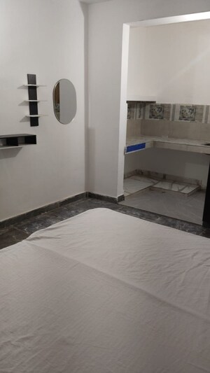 Room in 1 RK Builder Floor at Sector 52 – for Rent