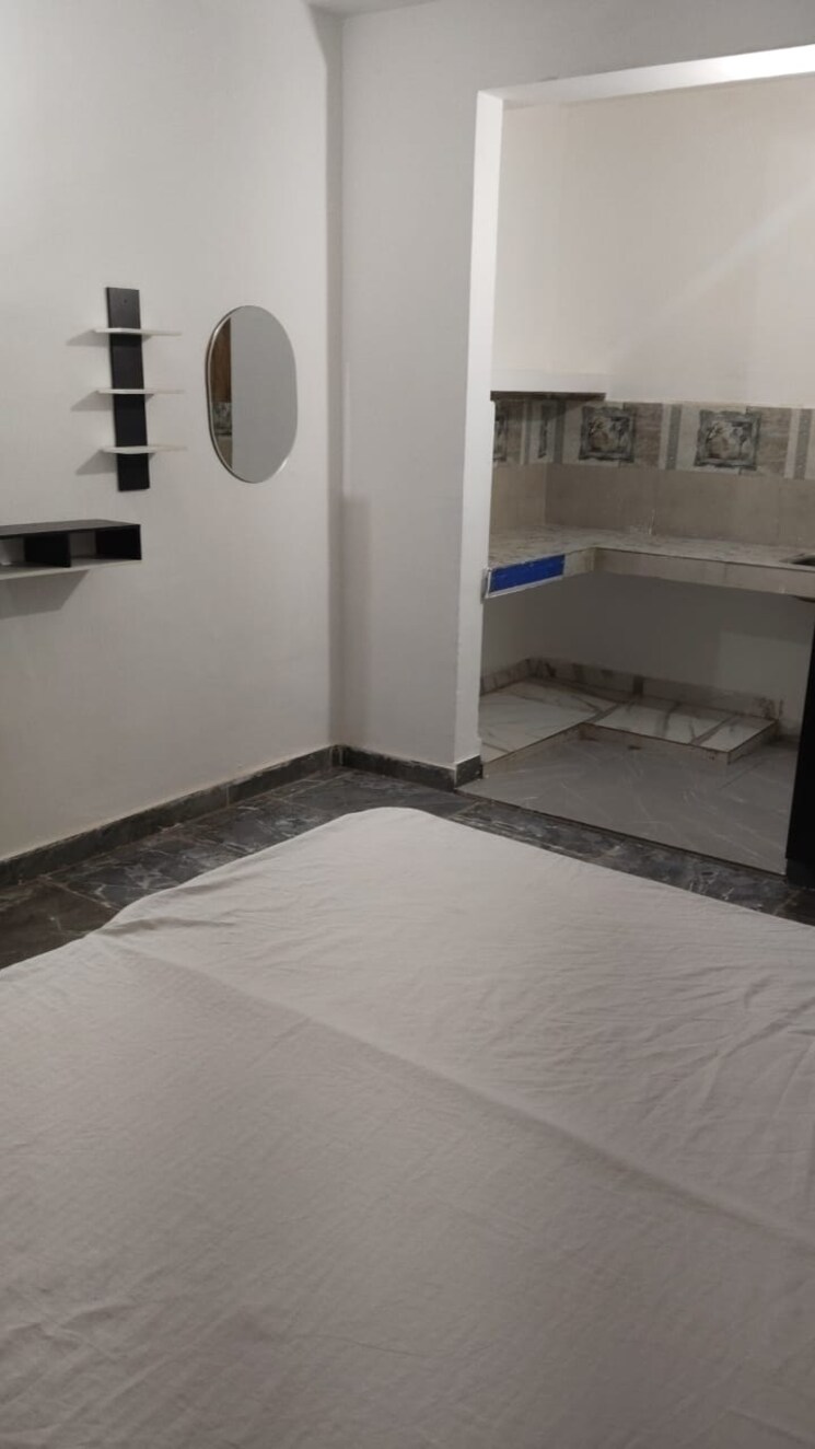 Room, sector 52 1 RK 220 Sq.Ft. Builder Floor In Sector 52 Gurgaon 9616736