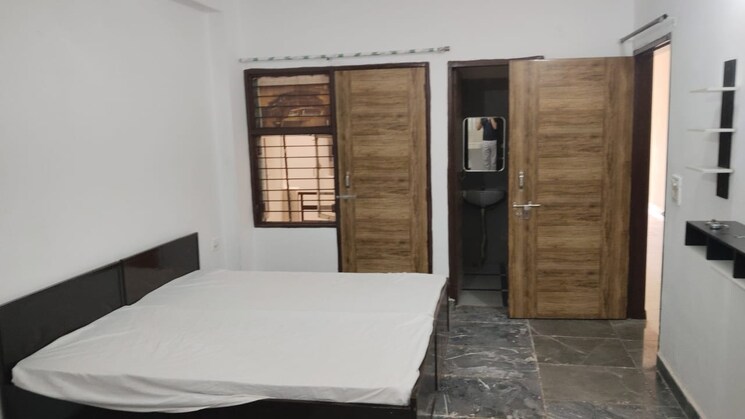 Room, sector 52 1 RK 220 Sq.Ft. Builder Floor In Sector 52 Gurgaon 9616736