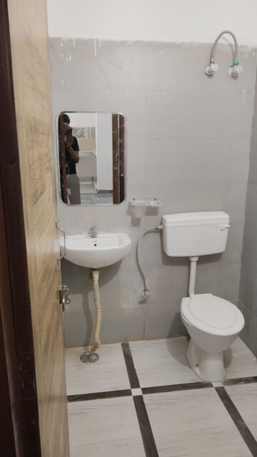 Bathroom in 1 RK Builder Floor at Sector 52 – for Rent