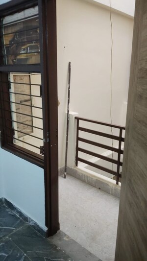 Room in 1 RK Builder Floor at Sector 52 – for Rent