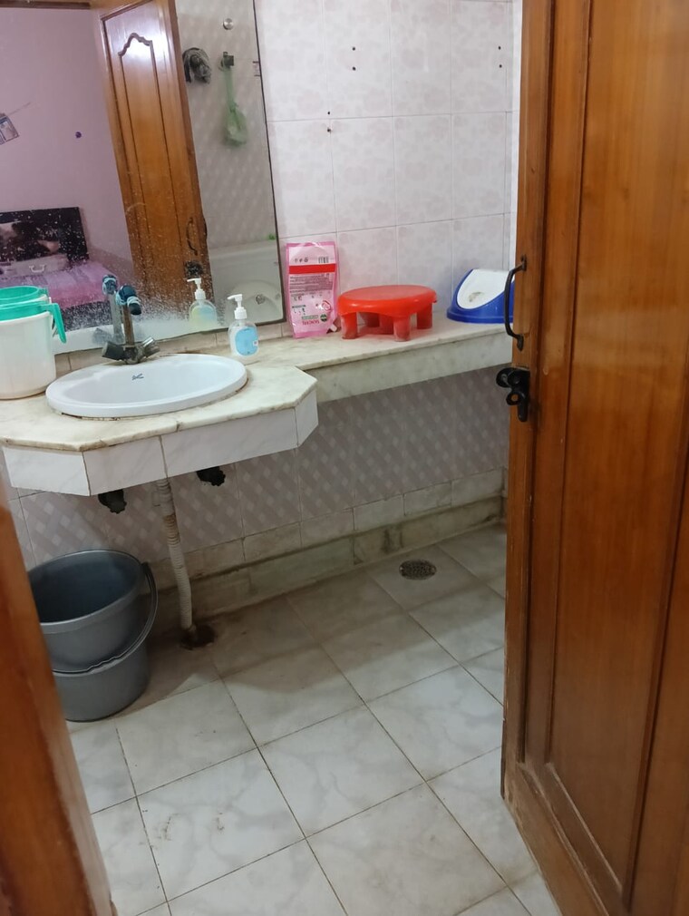 Bathroom, rwa-apartments-sector-41 3 Bedroom 180 Sq.Mt. Independent House In Sector 41 Noida 9616741