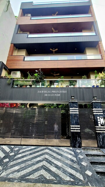 Building Lobby in 4 BHK Builder Floor at Dilshad Colony – for Sale