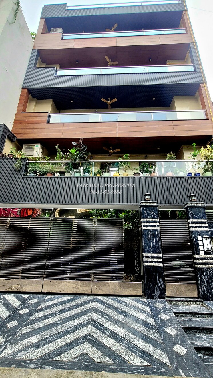 undefined, dilshad colony 4 Bedroom 1800 Sq.Ft. Builder Floor In Dilshad Colony Delhi 9616767