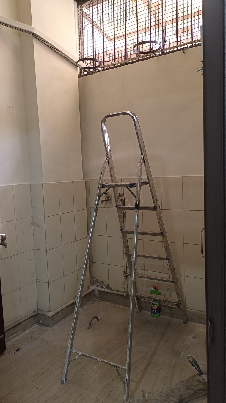 Bathroom, new rajinder nagar 3 Bedroom 910 Sq.Ft. Builder Floor In New Rajinder Nagar Delhi 9616771