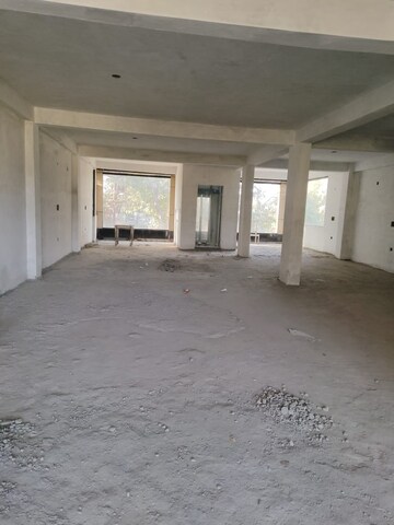 Floor Plan in  Showroom at JakhaN-Rajpur Road – for Rent