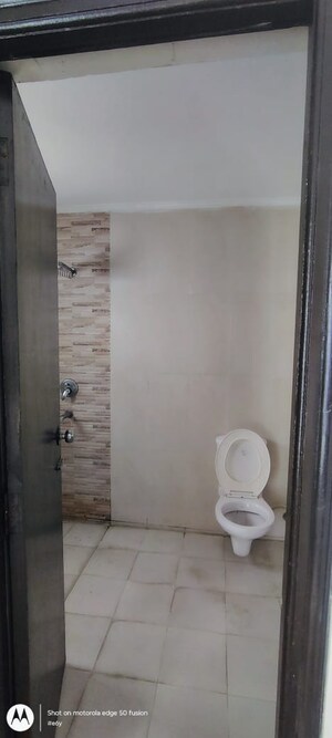 Bathroom in 4 BHK Apartment at Bhawna Apartment, Sector 43 – for Rent