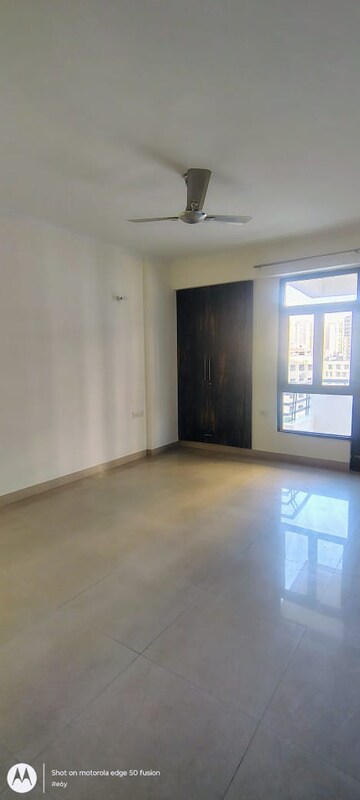 Room in 4 BHK Apartment at Bhawna Apartment, Sector 43 – for Rent