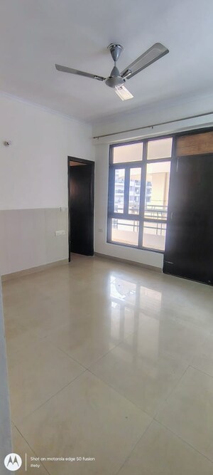 Room in 4 BHK Apartment at Bhawna Apartment, Sector 43 – for Rent