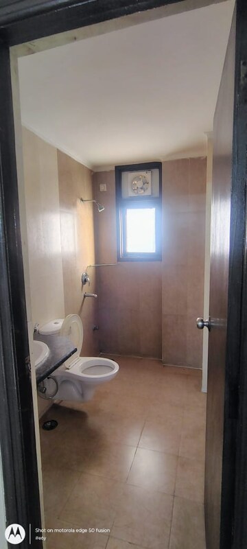 Bathroom in 4 BHK Apartment at Bhawna Apartment, Sector 43 – for Rent