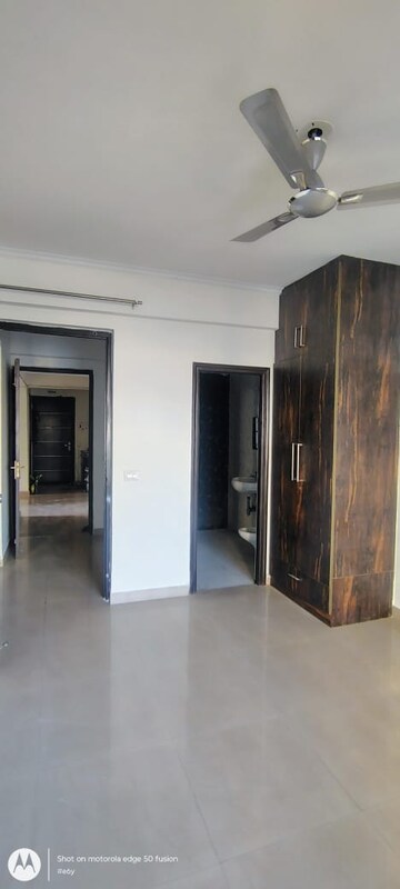 Building Lobby in 4 BHK Apartment at Bhawna Apartment, Sector 43 – for Rent