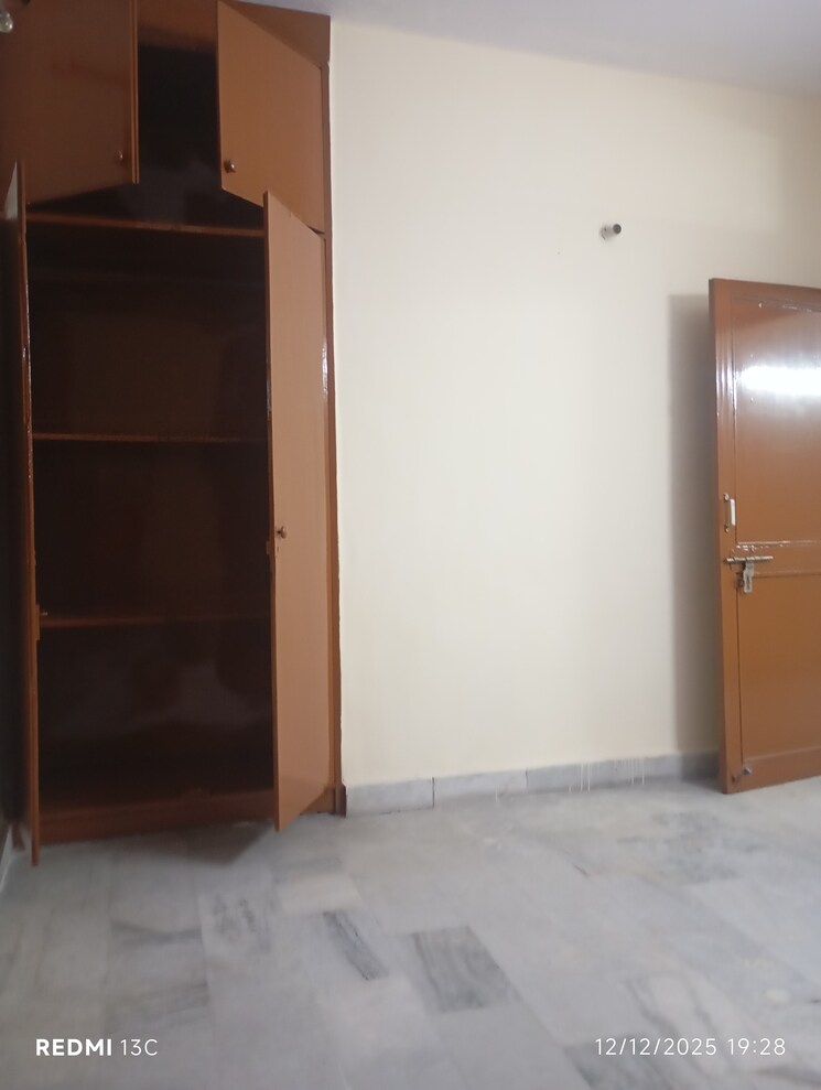 Room, savitri nagar 2 Bedroom 750 Sq.Ft. Builder Floor In Savitri Nagar Delhi 9616800